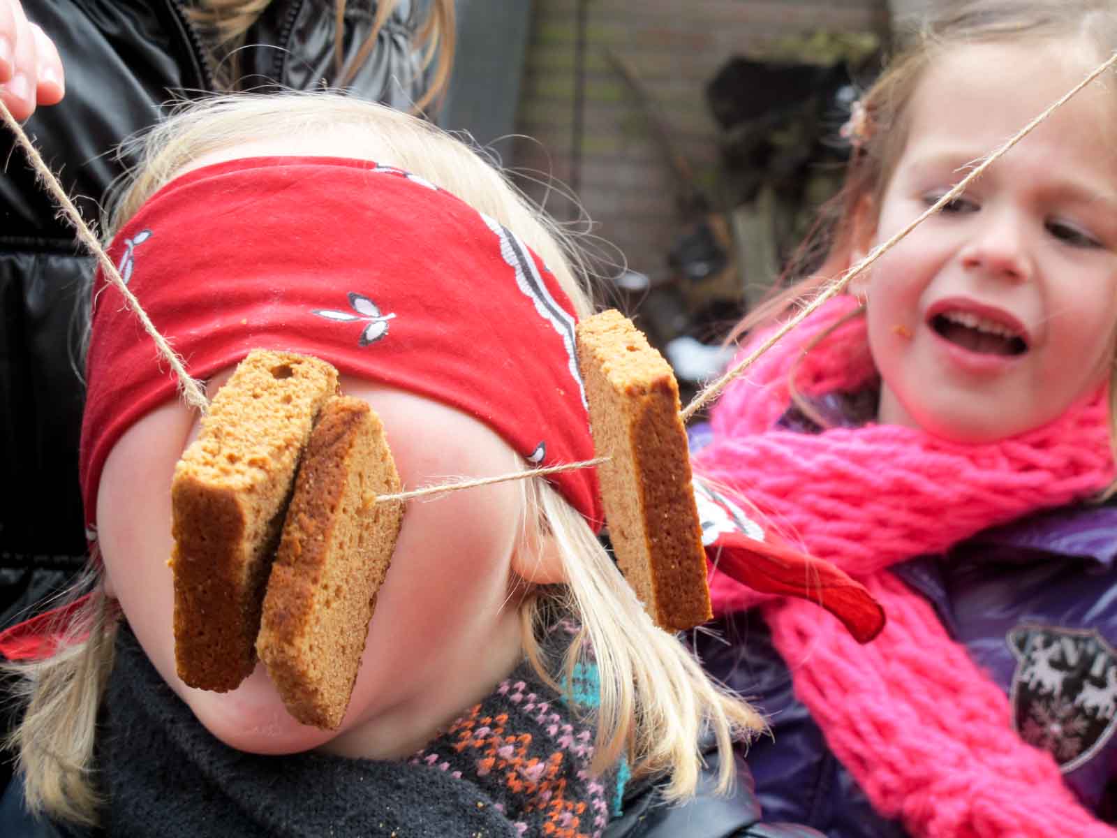 A child participating in koekhappen.